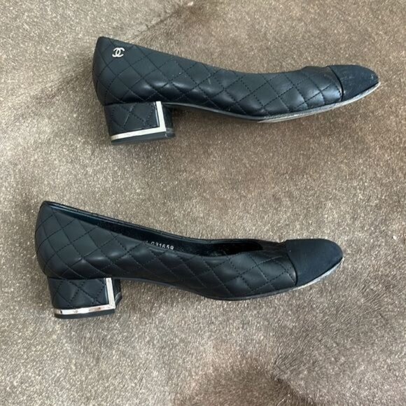 CHANEL Quilted Diamond Leather Interlocking CC Sliver Metal Heels Toe Cap - Picture 4 of 12